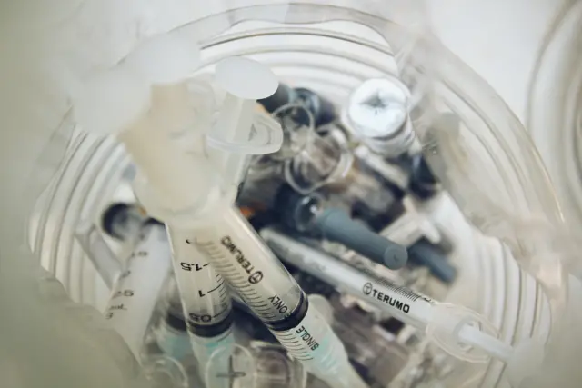 Батьки Артема вважають, що щеплення могли вплинути на розвиток їхньої дитини