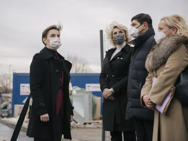 Premijerka Ana Brnabić, ministarka za rad, zapošljavanje, socijalna i boračka pitanja Darija Kisić Tepavčević, direktor Kliničkog centra Srbije Milika Ašanin i direktorka Kovid bolnice Tatjana Adžić Vukićević