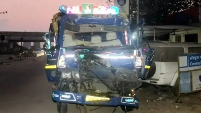 2020માં સુરતથી પાવાગઢ જઈ રહેલા આઇસર ટેમ્પો અને ડમ્પર વચ્ચે અકસ્માત સર્જાતાં પાંચ મહિલા સહિત 11 લોકોનાં મૃત્યુ થયાં હતાં.