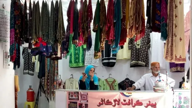 فریدہ اپنے والد کے ہمراہ