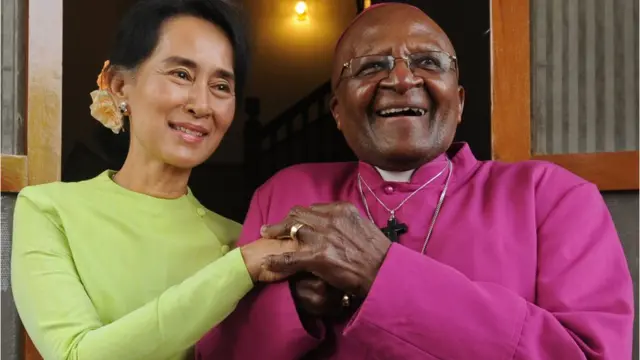 "Nous prions pour que vous soyez une fois de plus courageuse. Nous prions pour que vous vous exprimiez au nom de la justice et des droits de l'homme."