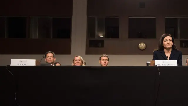 شيريل ساندبرغ، رئيسة العمليات في الفيسبوك في جلسة استماع لجنة المخابرات