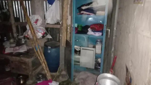 তছনছ করে দেয়া একটি ঘর