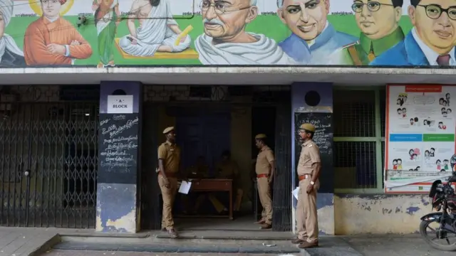 ચડ્ડી ગૅંગ નામ પડવા પાછળનું કારણ એ છે કે આ ગૅન્ગના સભ્યો ચોરી કરવા જાય ત્યારે માત્ર ચડ્ડી તેમજ બનિયાન પહેરીને જાય છે