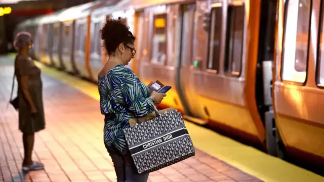 அந்நியர்களுக்கு பயப்படுவதால் நாம் நிறைய இழக்கிறோம்