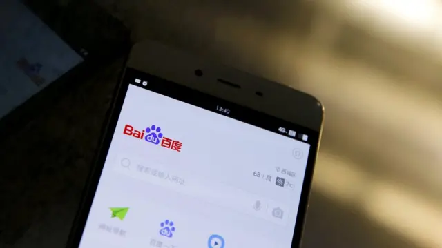 Celular con el símbolo de Baidu