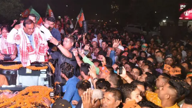 আসামে নির্বাচনের সময় হিমন্ত বিশ্বশর্মার রোড শো