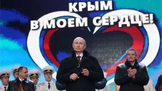 Поки триває війна на Донбасі, питання анексії Криму відходить на другий план - вважає Wall Street Journal