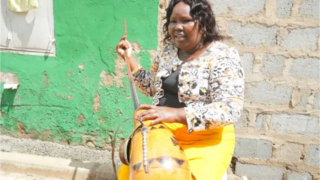 Nelly Kulei demonstrates how dem dey produce Mursik