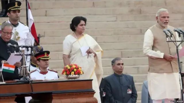 2014 मध्ये निवडणूक जिंकल्यानंतर पहिल्यांदा पंतप्रधान पदाची शपथ घेताना नरेंद्र मोदी.
