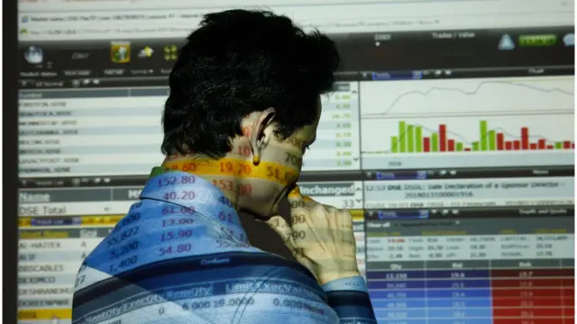 শিল্প খাতের পর ব্যাংক-বীমার মতো সেবা খাতেও বিনিয়োগ করছেন অনেকে।