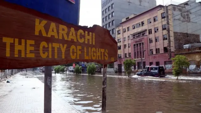 کراچی میں بارش کا پانی