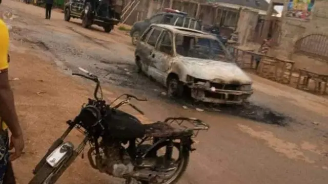 Ụgbọala na ọgbatum tum ndị unknown gun men gbara ọkụ