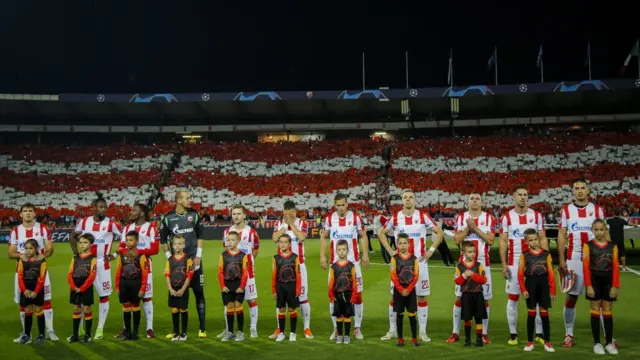 Igrači Zvezde pred početak utakmice sa Napolijem u Ligi šampiona