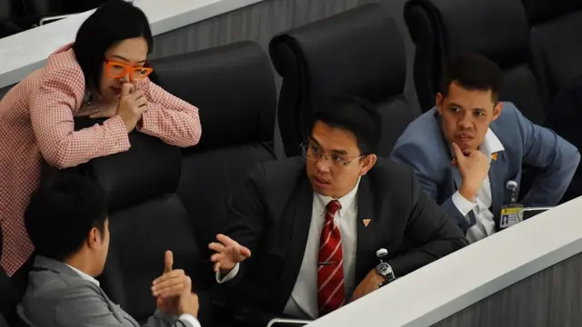 ส.ส.อนค. ระหว่างการอภิปรายงบประมาณ 2563