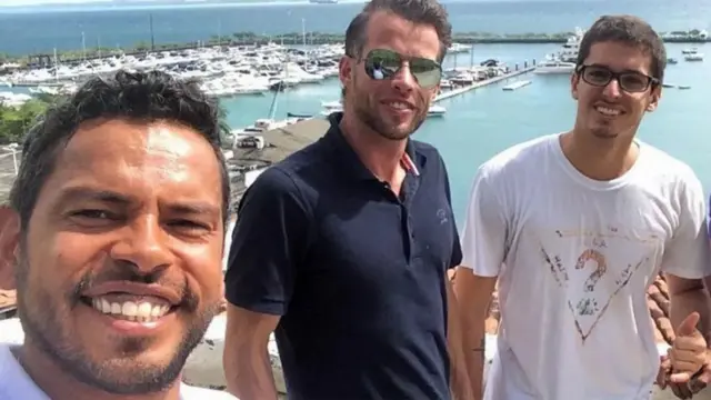 Џорџ Сол (у средини) тражио је од морнара - Данијел Гера (лево) и Родриго Дантас (десно) - да га зову по његовом надимку „Лисица", а они су били импресионирани његовом срдачношћу