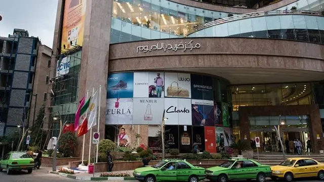 گزارشها نشان میدهد که بسیاری از پاساژها و مراکز که حالا به "مال" مشهور شدهاند، رونق چندانی ندارند