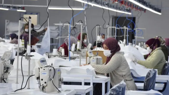 5 soruda son iki ayda yaklaşık 5 bin ithal ürüne getirilen ek gümrük vergilerinin amacını ve sonuçlarının ne olacağını derledik.