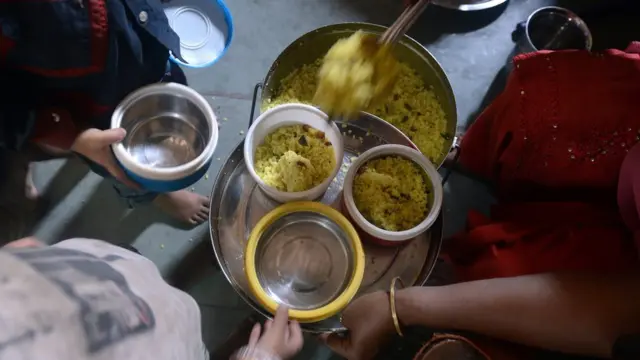 अंगणवाडीत खिचडी