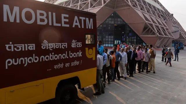 500 और 1000 के नोट पर रोक, नोटबंदी, एटीएम के बाहर लंबी कतारें