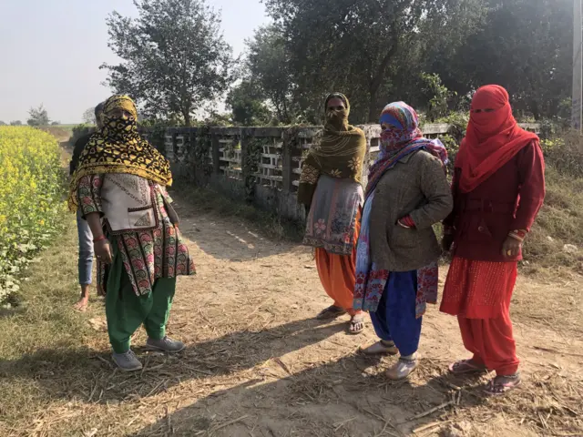 कुछ महिलाओं ने कहा कि स्थानीय मुसलमान यति को मंदिर से भगाना चाहते हैं.