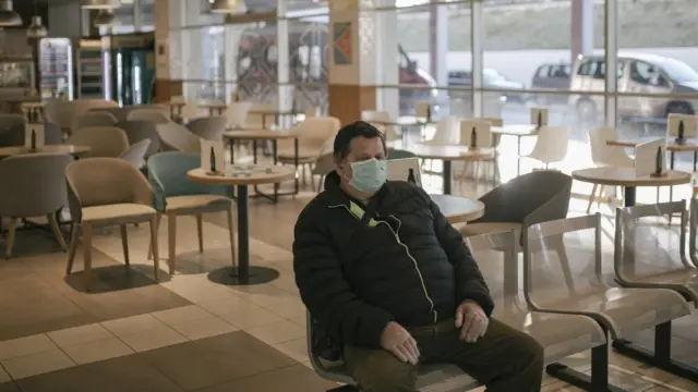 U Srbiji je od srede na snazi i zabrana kretanja za starije od 65 godina u gradovima, a 70 u selima