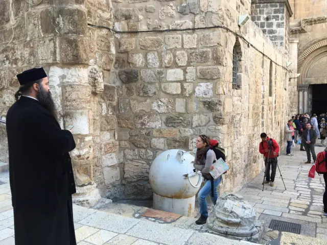 पुराने यरूशलम शहर में एक पादरी