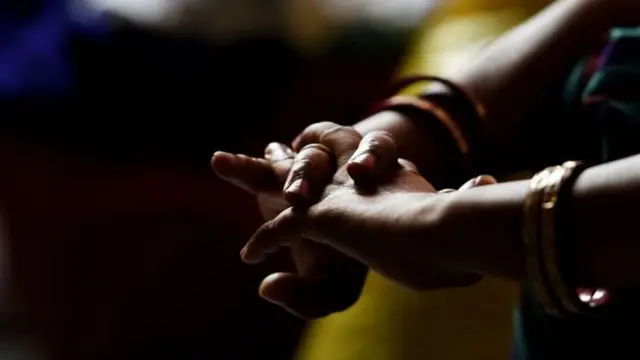 இரு கைகள்