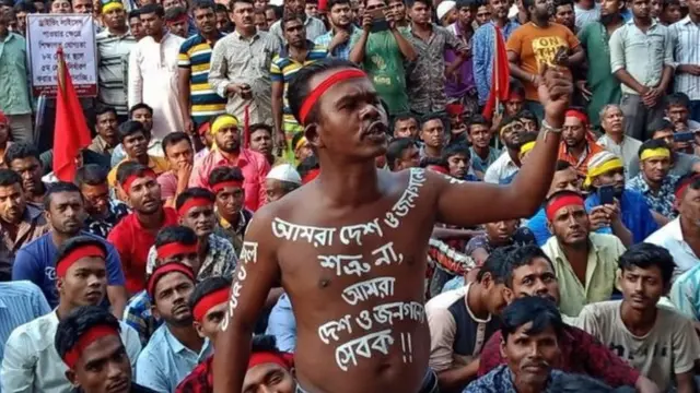 সড়ক পরিবহন আইন সংশোধনের দাবিতে ঢাকায় সমাবেশ।