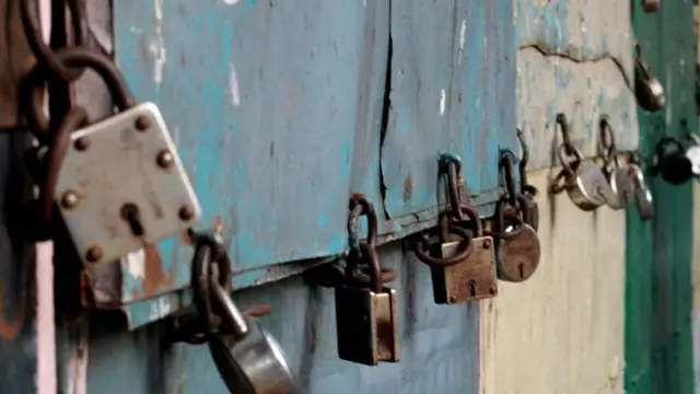 লকডাউনের পর ভারতে রাতারাতি বহু কলকারখানা দোকানপাট বন্ধ হয়ে গেছে