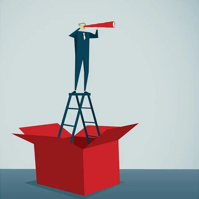 Hombre saliendo de caja mirando por un telescopio