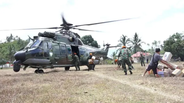 Helikopter bantuan di Donggala
