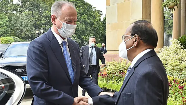 অজিত দোভাল (ডানে) ও তার রুশ কাউন্টারপার্ট নিকোলাই পাত্রুশেভ