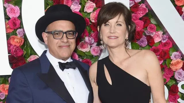 ديفيد يازبيك المؤلف والشاعر الغنائي الذي كتب المسرحية