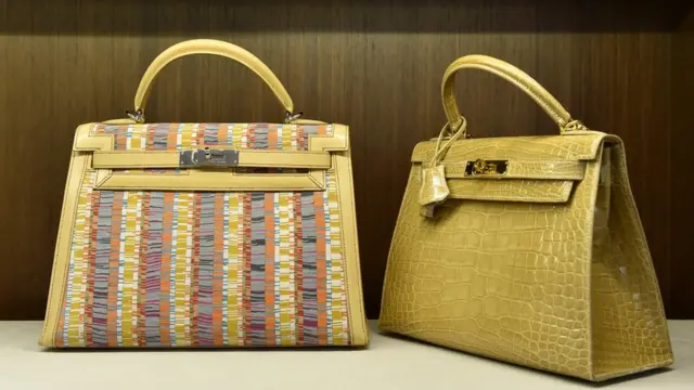 نموذج عرض حقائب هيرمز الفاخرة في المزادات التراثية في نيويورك 2014 .