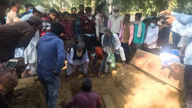 अदालत के आदेश के बाद अल्ताफ की लाश को तीन महीने बाद क़ब्र से निकालकर दोबारा पोस्टमार्टम किया गया