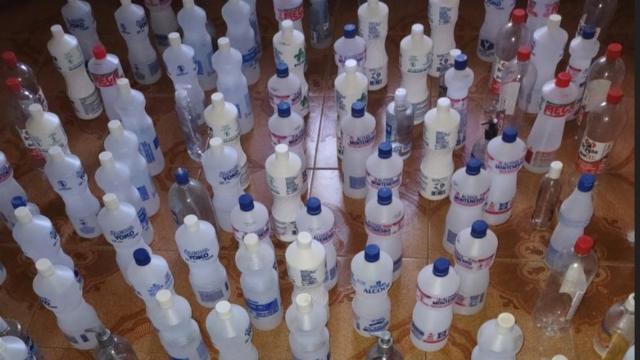 Garrafas7bet pokerálcool vazias