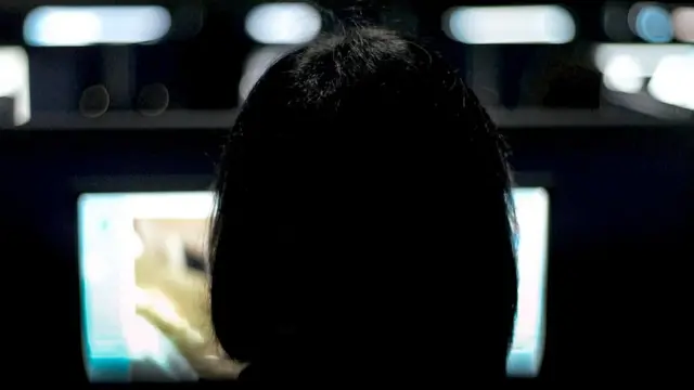 imagen del documental "The Cleaners"