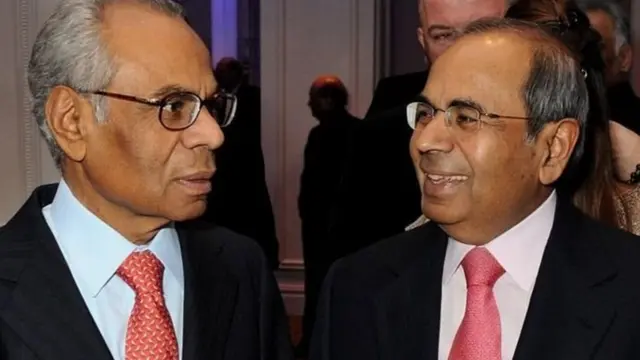 இந்திய வம்சாவளியை சேர்ந்த ஸ்ரீசந்த் (இடது) மற்றும் கோபிசந்த் இந்துஜா