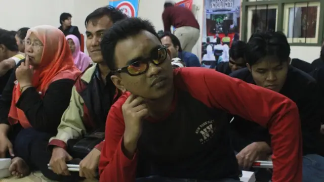 Hampir semua yang berkumpul untuk mendengarkan pertandingan Jerman vs Korea Selatan memilih untuk membela Jerman.