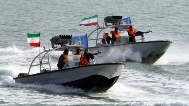 قوارب حربية إيرانية