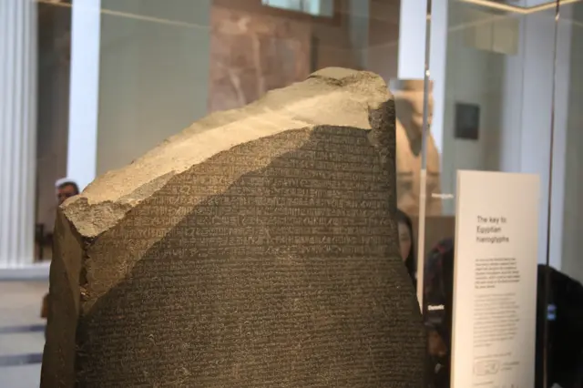 ሮዜታ ድንጋይ ለዕይታ ቀርቦ