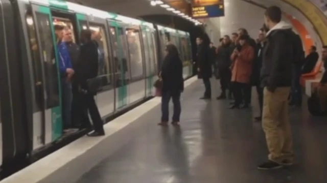 قطار أنفاق في باريس