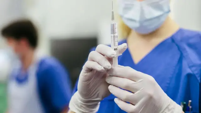 नर्स बेव्हर्ली आपल्या हॉस्पिटलमधल्या लहान मुलांना इन्सुलिनचा ओव्हरडोस देऊन ठार करायची