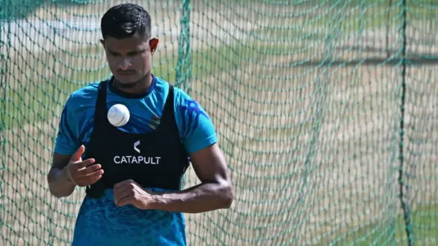 নাসুম আহমেদ। পুনেতে কার একটি ডেলিভারিকে ঘিরেই বিতর্ক