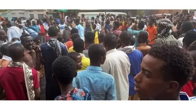 Qaar ka mid ah Shacabka Guriceel oo isu soo baxay ka dib markii ay Ahlu Sunna la wareegtay magaaladaasi