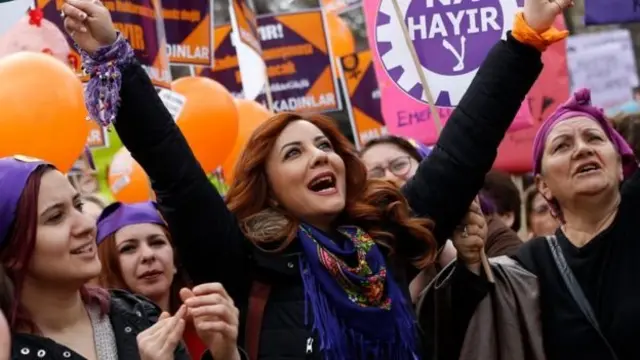 तुर्की में महिला प्रदर्शनकारी