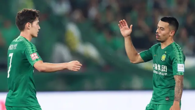 侯永永（左）和李可