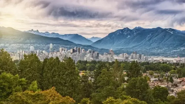 Les montagnes qui entourent Vancouver permettent à ses habitants d'être en contact avec la nature.