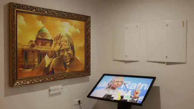 ஓவியர் ஏ.பி.ஸ்ரீதரின் 95 ஓவியங்கள் மணிமண்டபத்தில் இடம்பெற்றுள்ளன.